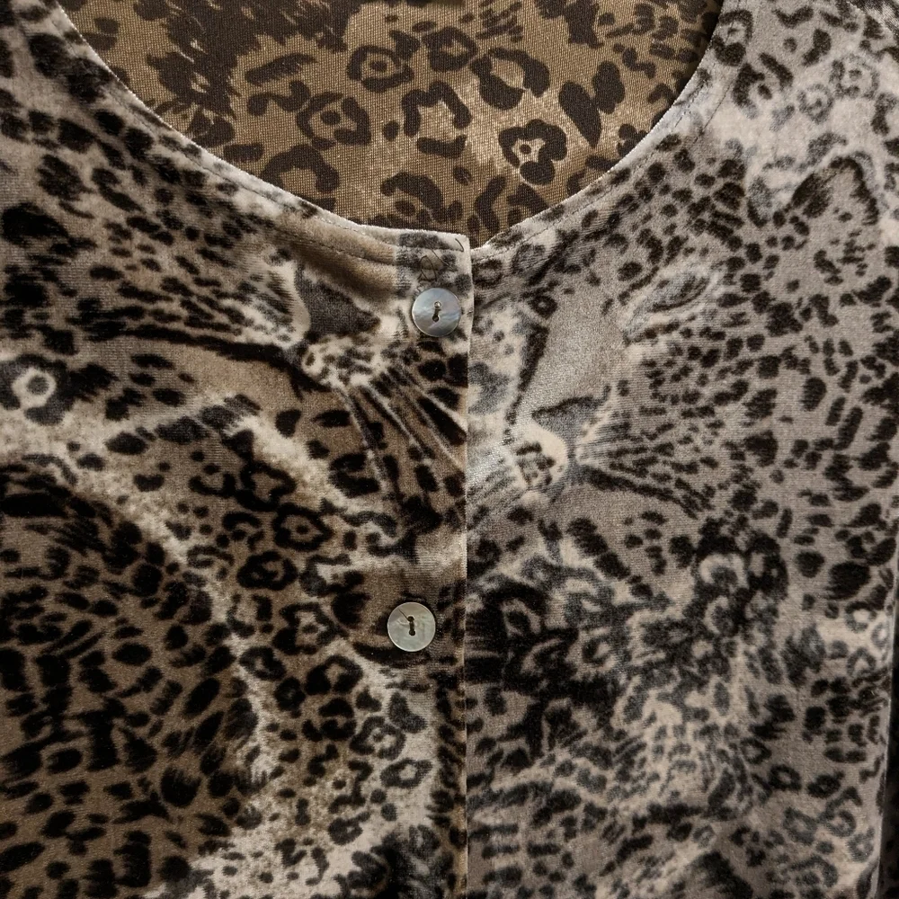 ninety petites leopard animal
